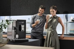 De'Longhi De Longhi EPAM960.75.GLM - Kombi-Kaffeemaschine - 2,1 L - Kaffeebohnen - Eingebautes Mahlwerk - 1550 -Kaffeemaschinenladen 2b6cd434c0d099ef9745834cc03828b0