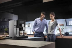 De'Longhi De Longhi EPAM960.75.GLM - Kombi-Kaffeemaschine - 2,1 L - Kaffeebohnen - Eingebautes Mahlwerk - 1550 -Kaffeemaschinenladen c2cc5e2e81847380dad80060a9ae70c4